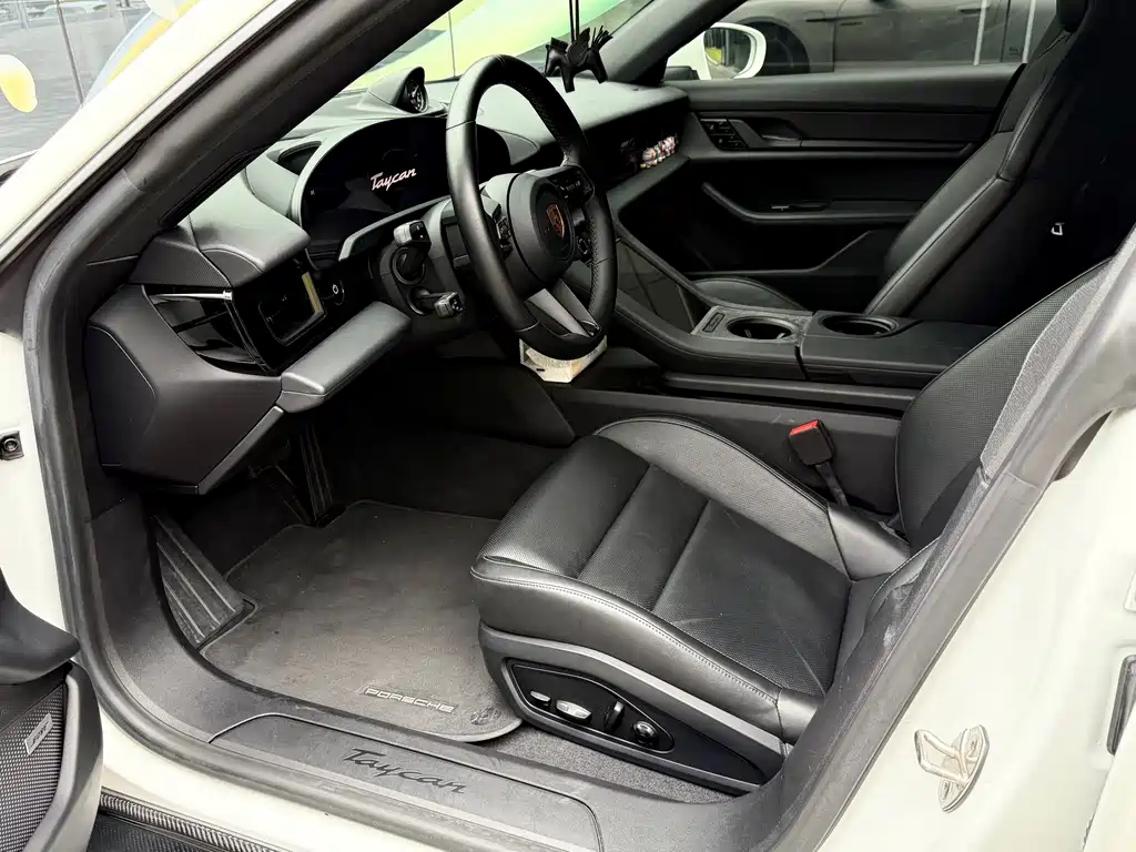 Porsche Taycan — миниатюра 7