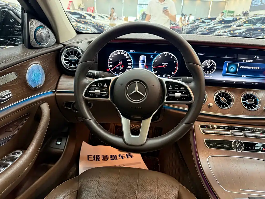 Mercedes-Benz E-Class — миниатюра 15