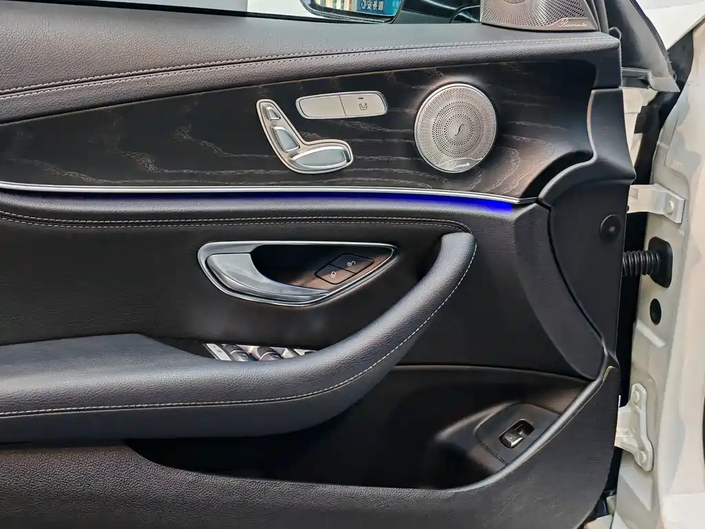 Mercedes-Benz E-Class — миниатюра 10