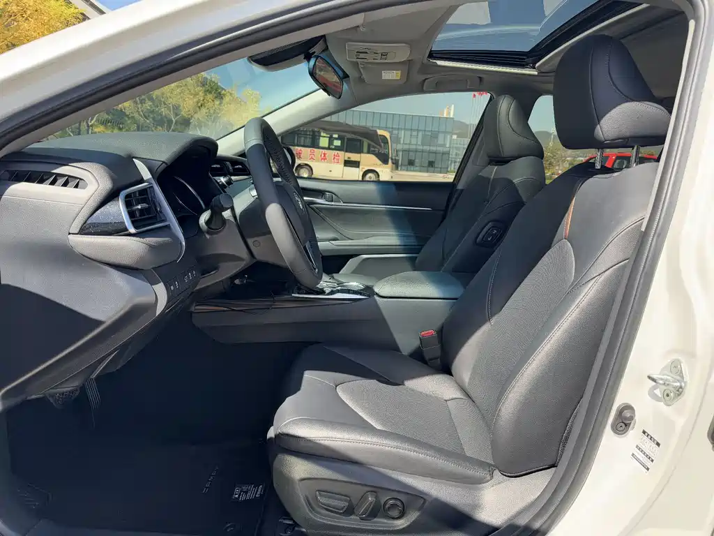 Toyota Camry — миниатюра 7
