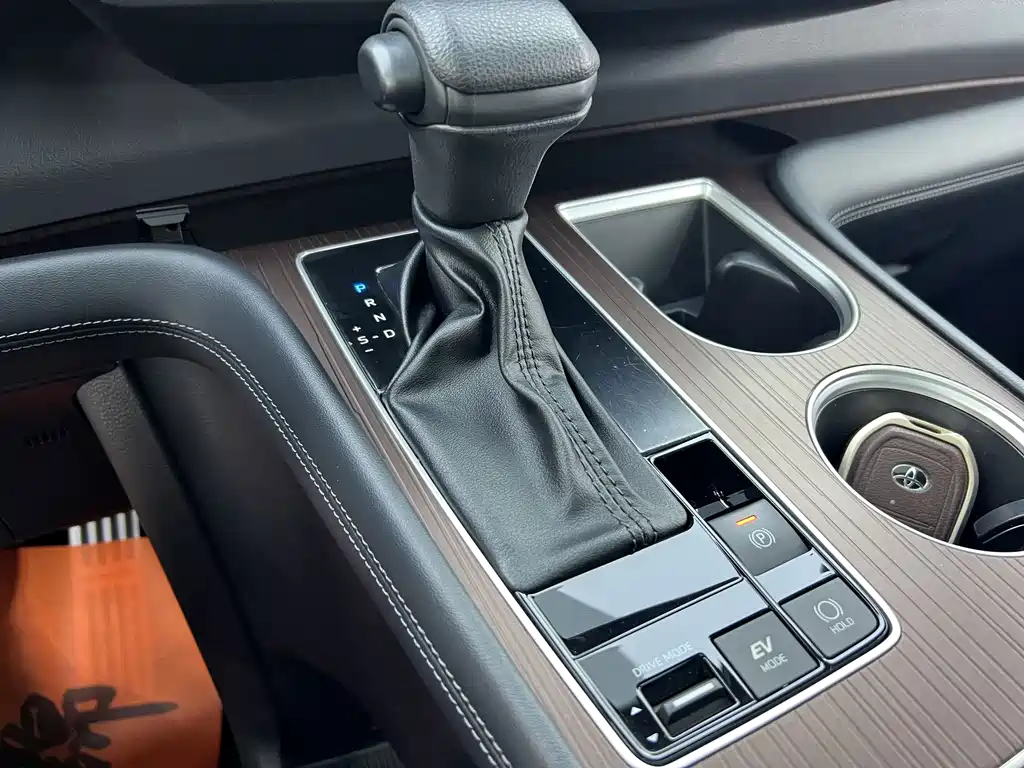 Toyota Granvia — миниатюра 18