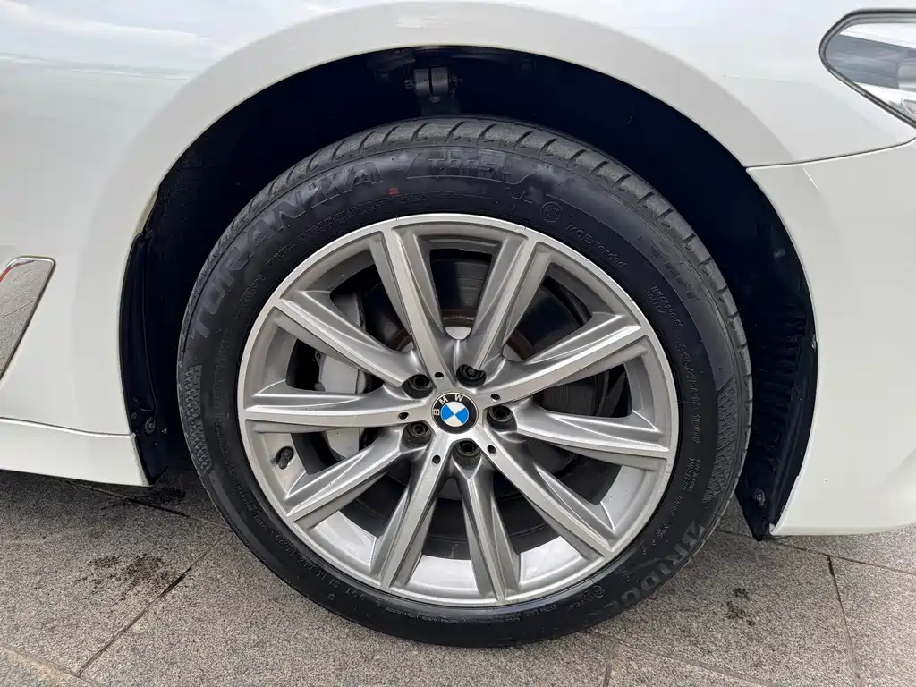 BMW 5 Series — миниатюра 29