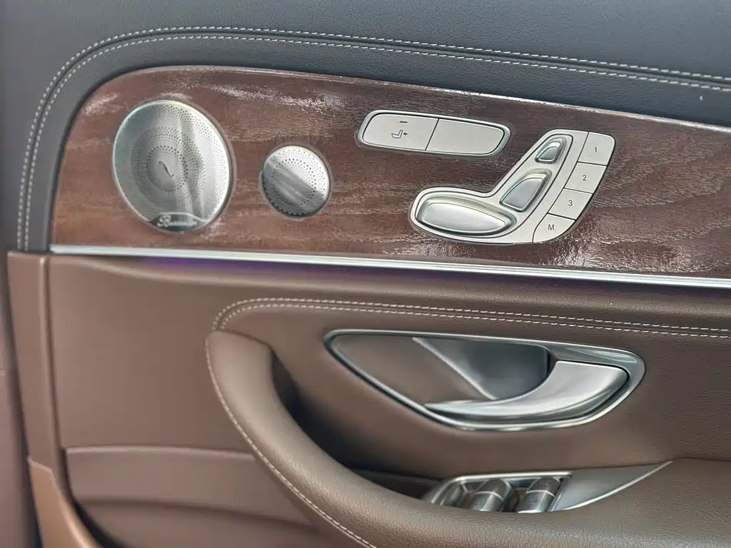 Mercedes-Benz E-Class — миниатюра 12