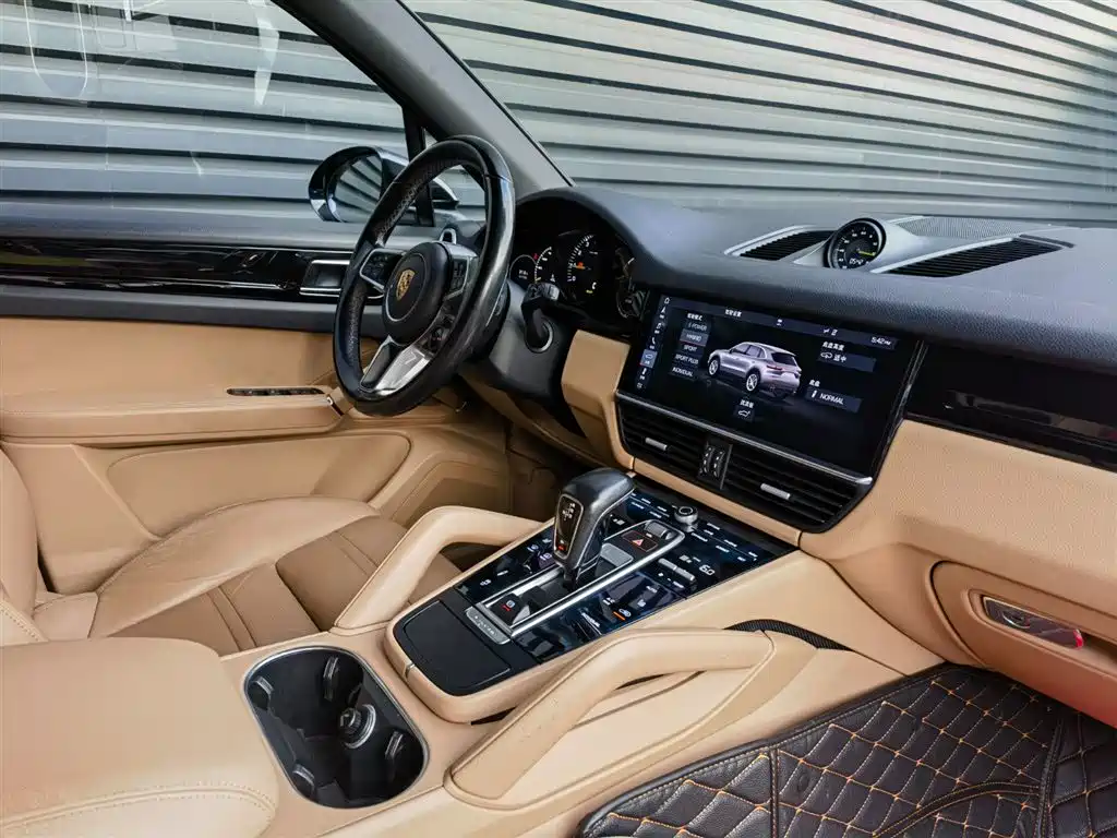 Porsche Cayenne Hybrid — миниатюра 7