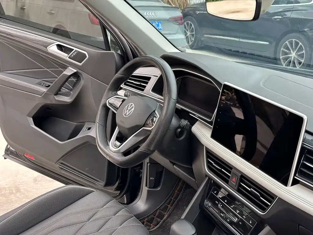Volkswagen Tiguan L — миниатюра 14