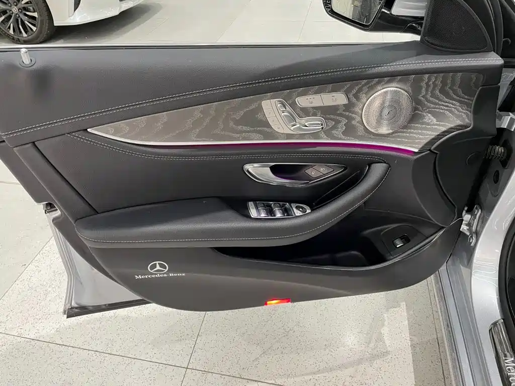 Mercedes-Benz E-Class — миниатюра 7