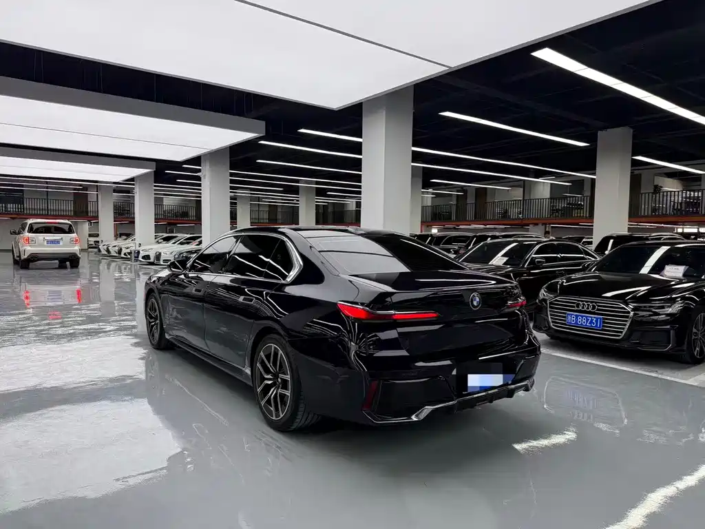 BMW 7 Series — миниатюра 17