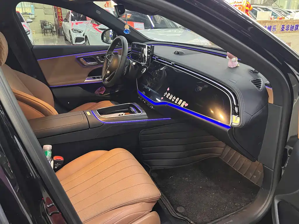 Mercedes-Benz E-Class — миниатюра 8