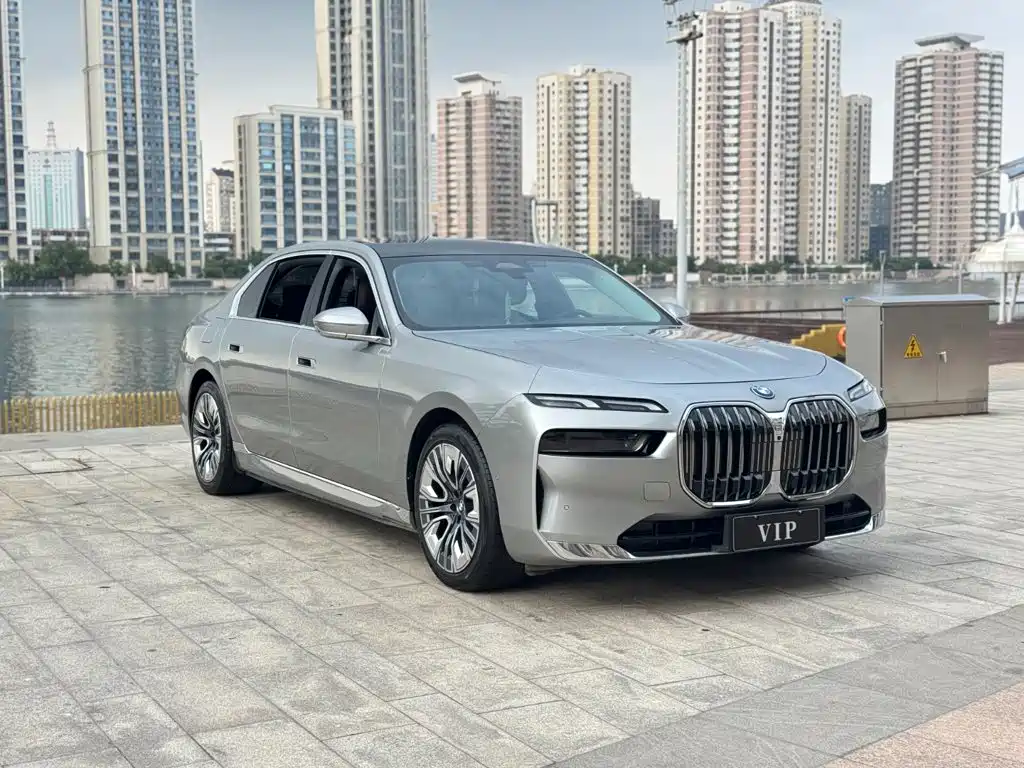 BMW i7 — миниатюра 2