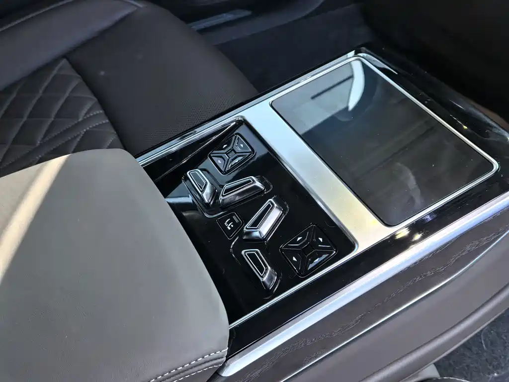 Audi A8 2024 — фото 14