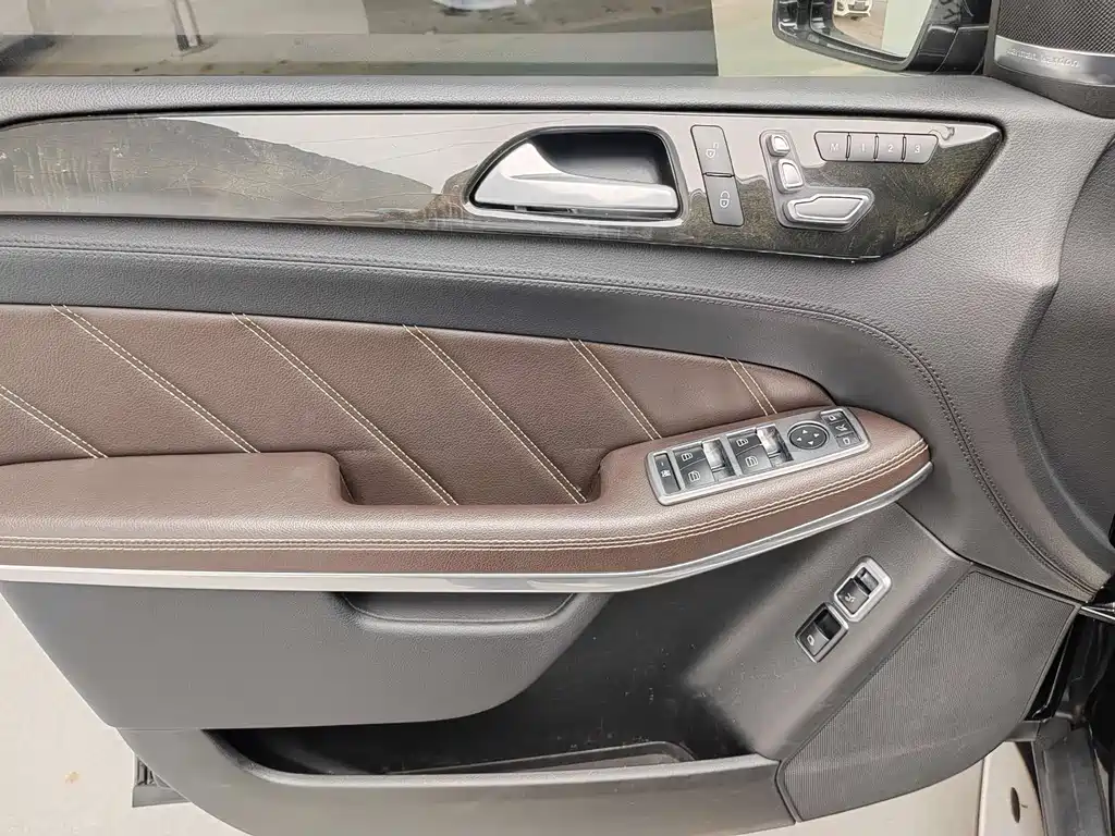 Mercedes-Benz GLS AMG — миниатюра 11