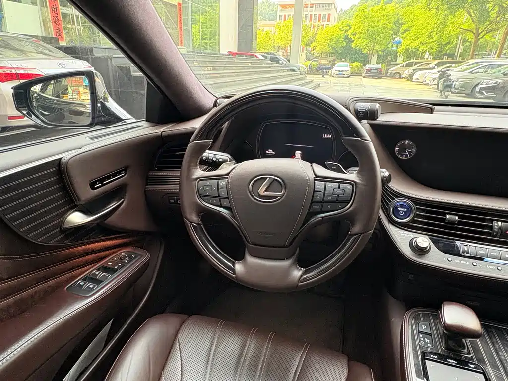 Lexus LS — миниатюра 7