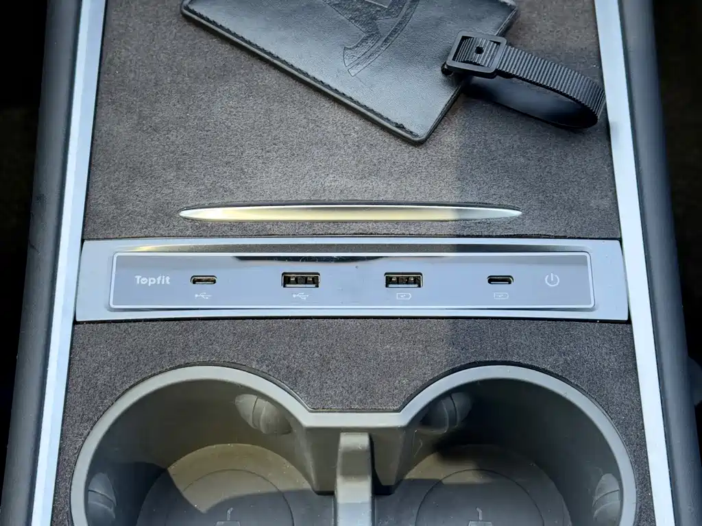 Tesla Model Y — миниатюра 11