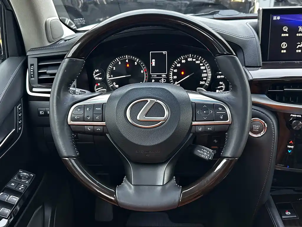 Lexus LX — миниатюра 7