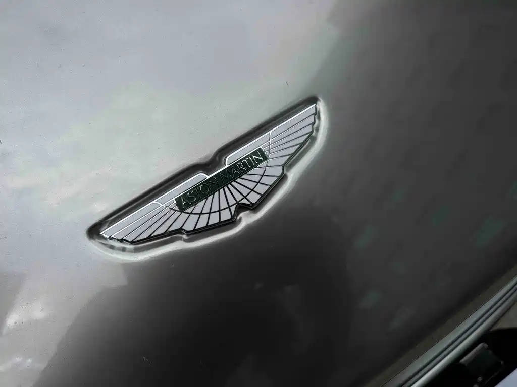 Aston Martin V8 Vantage — миниатюра 11