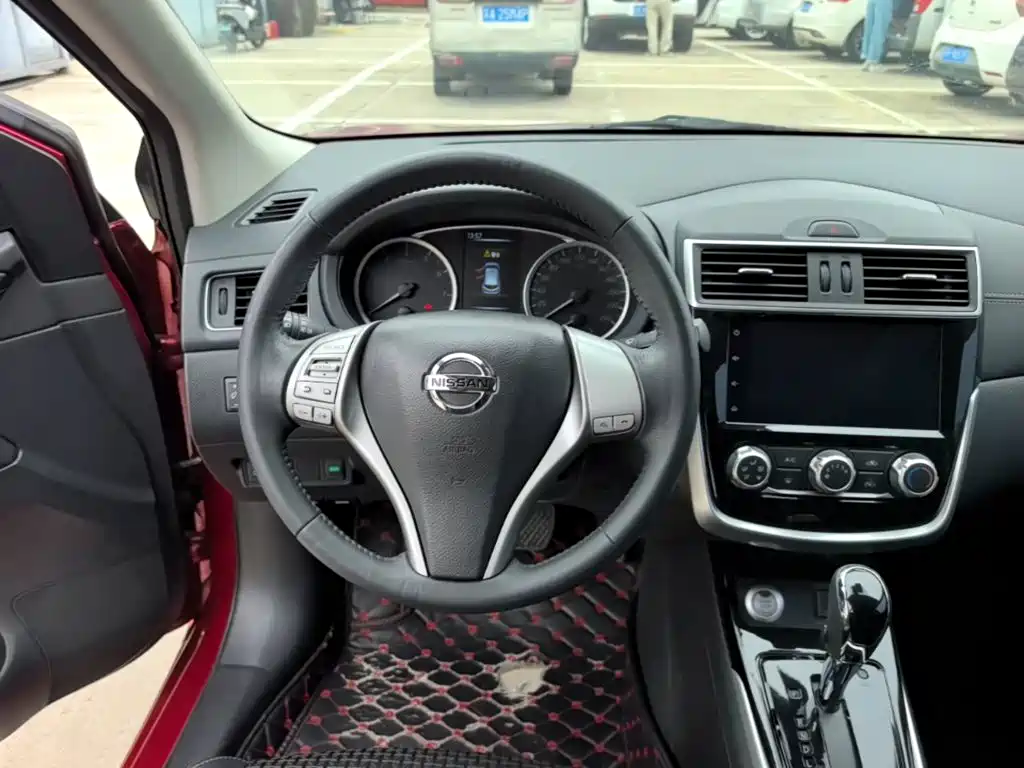 Nissan Tiida — миниатюра 11