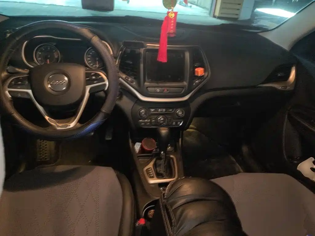 Jeep Cherokee — миниатюра 5