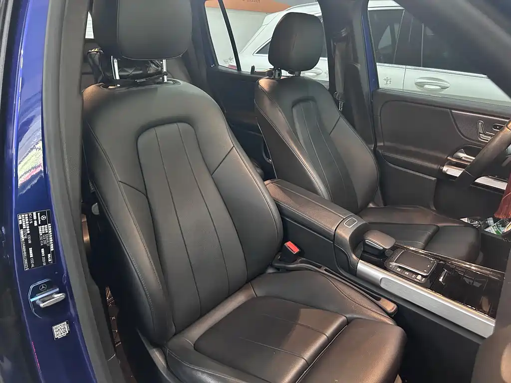 Mercedes-Benz GLB — миниатюра 8