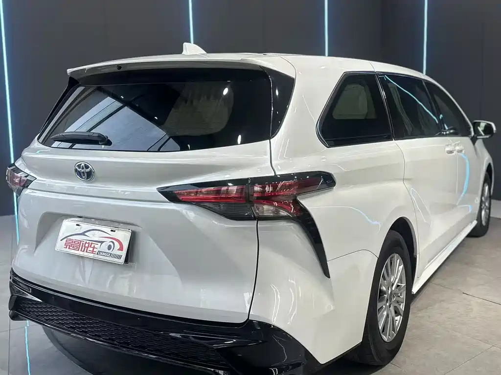 TOYOTA SIENNA