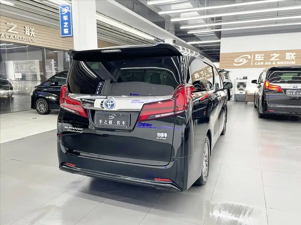 Toyota Alphard — миниатюра 6
