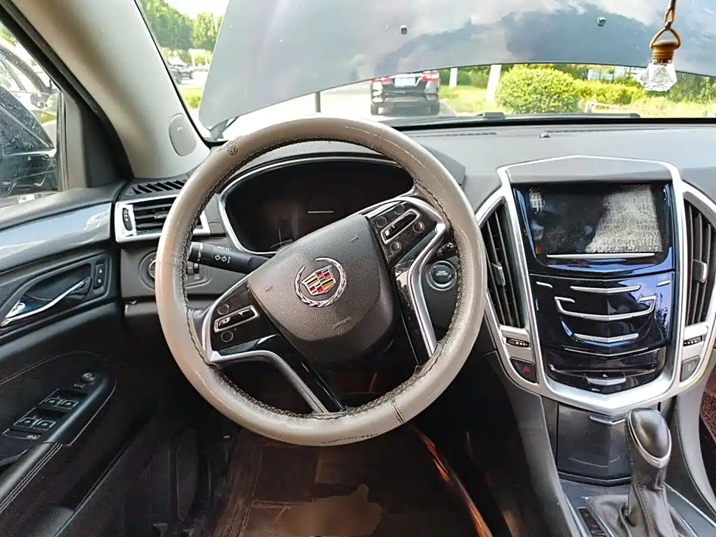 Cadillac SRX — миниатюра 6