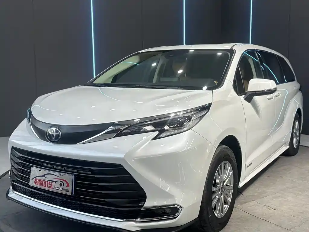 TOYOTA SIENNA