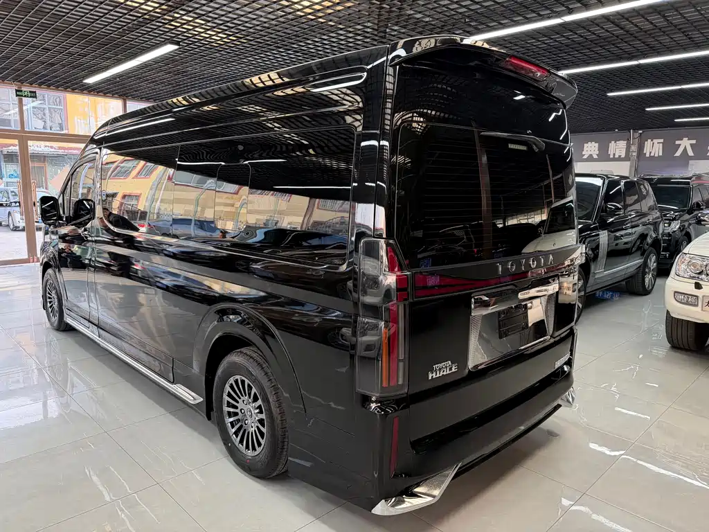 Toyota HiAce 2025 3.5L