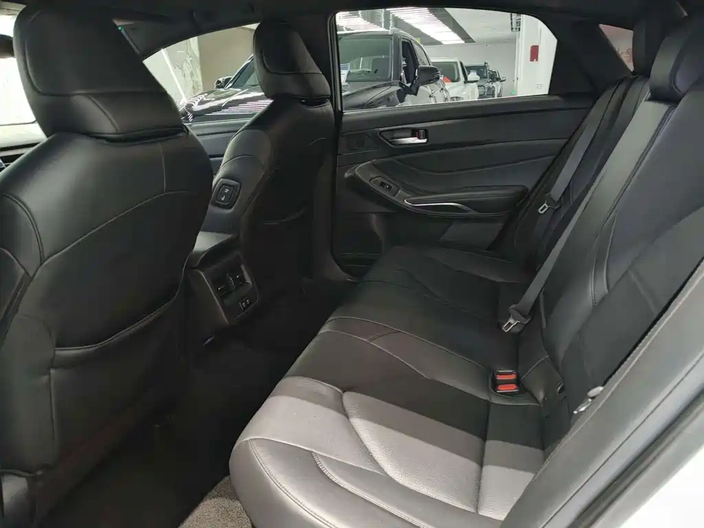 Toyota Avalon — миниатюра 8