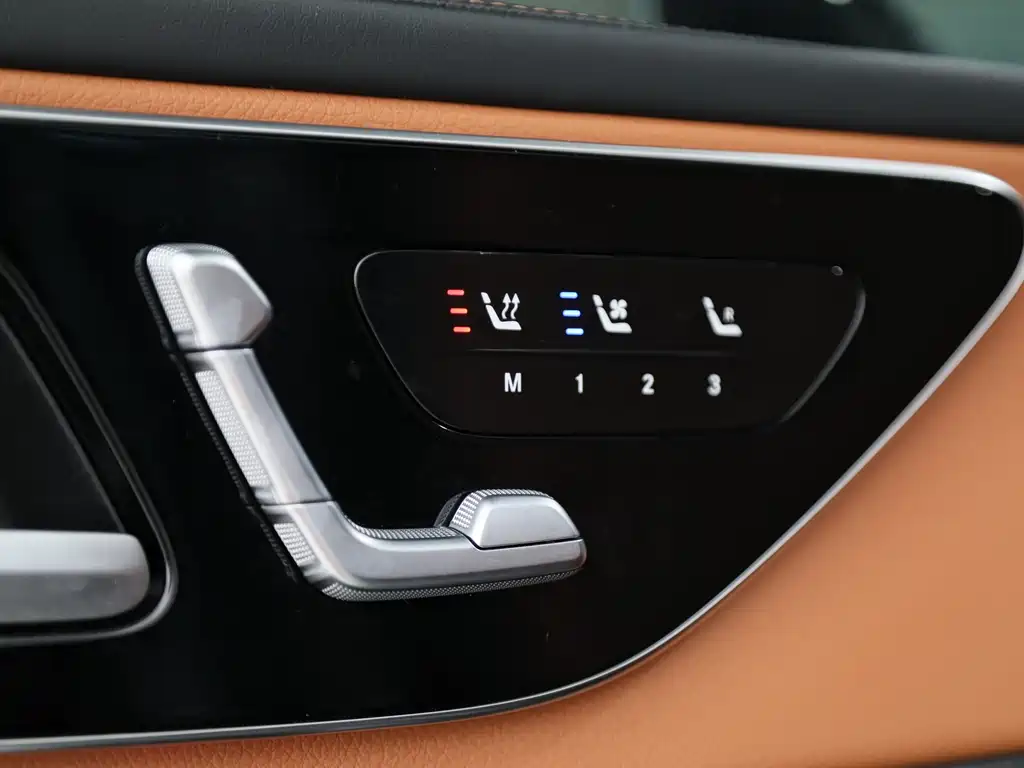 Mercedes-Benz GLC 2023 GLC 260 L 4MATIC Luxury 5 мест