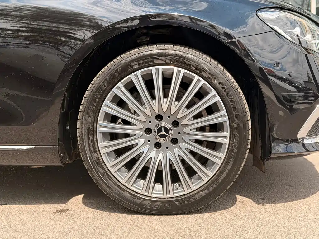 Mercedes-Benz E-Class — миниатюра 6