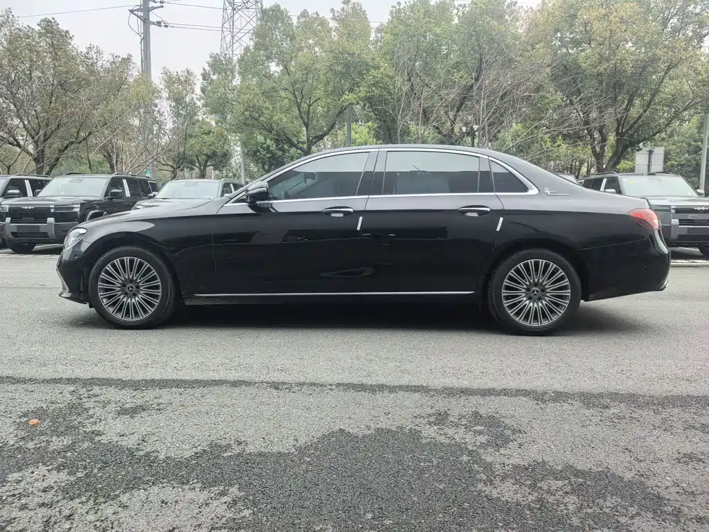 Mercedes-Benz E-Class - фото 11