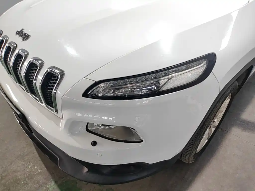 Jeep Cherokee (Import) — миниатюра 24