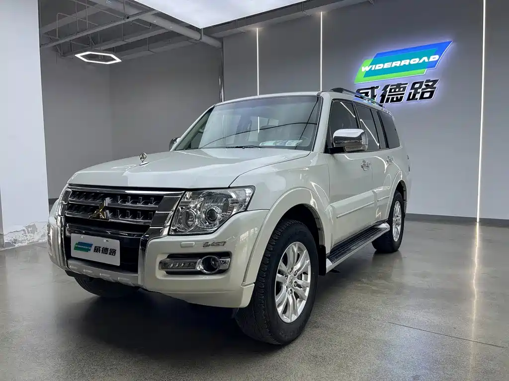 Mitsubishi Pajero (Import)
