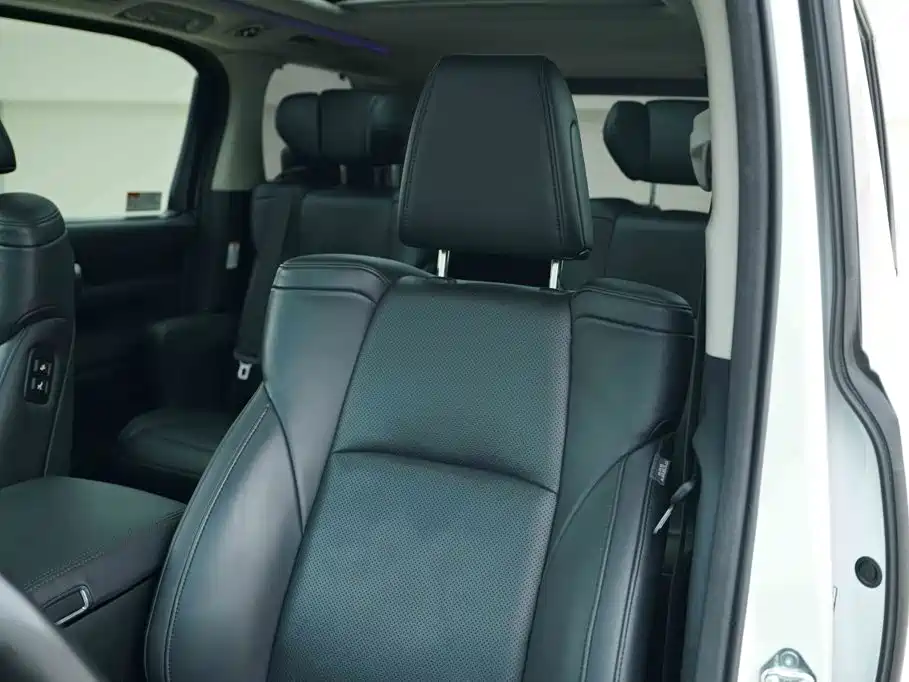Toyota Vellfire — миниатюра 13