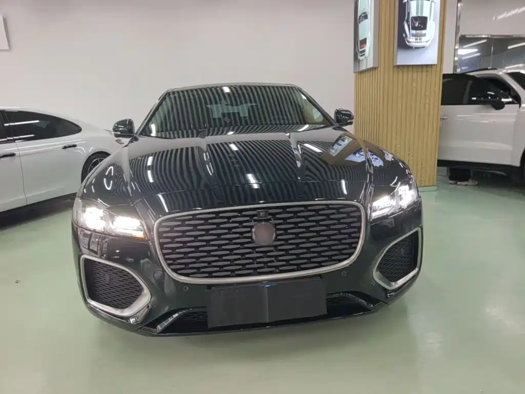 Jaguar XFL — миниатюра 3