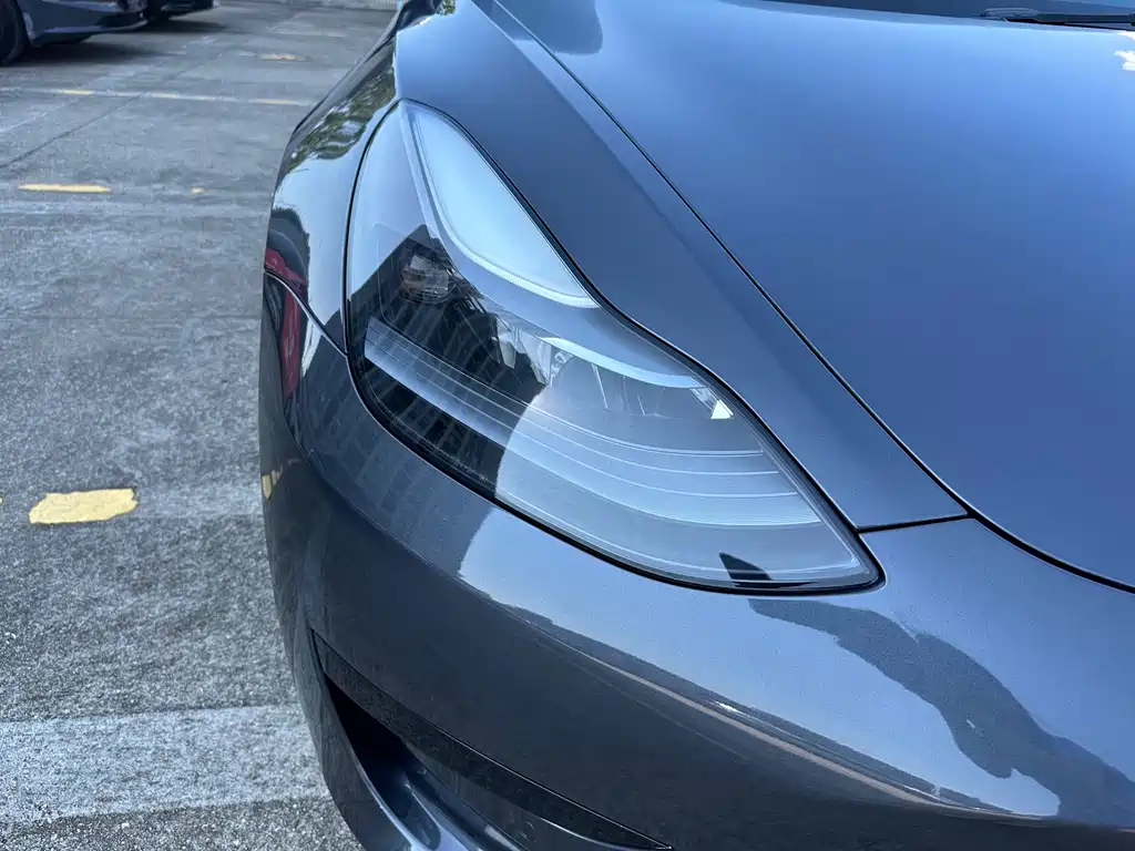 Tesla Model 3 — миниатюра 4