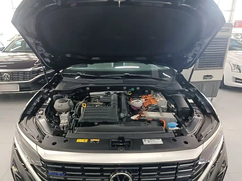 Volkswagen Passat PHEV — миниатюра 20