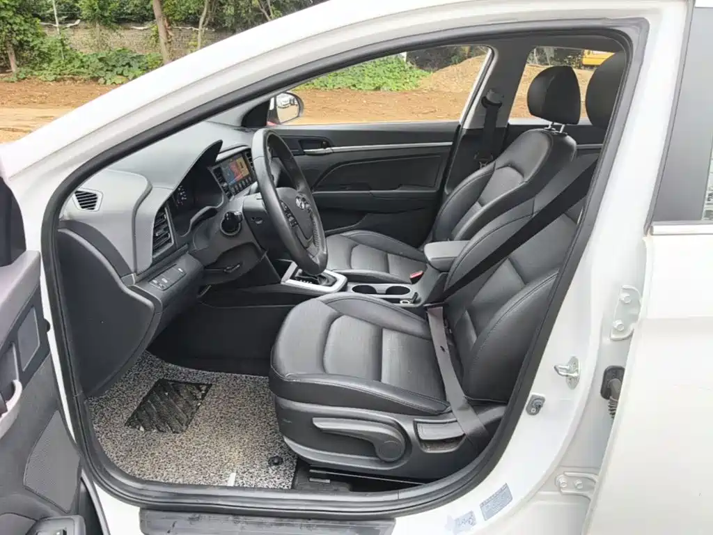 Hyundai Elantra — миниатюра 15