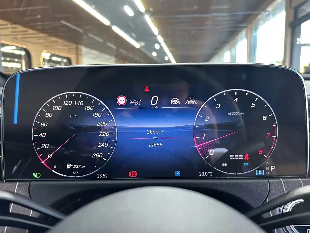 Mercedes-Benz E-Class — миниатюра 12