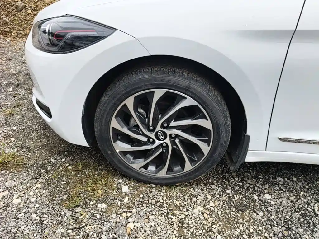 Hyundai Elantra — миниатюра 23