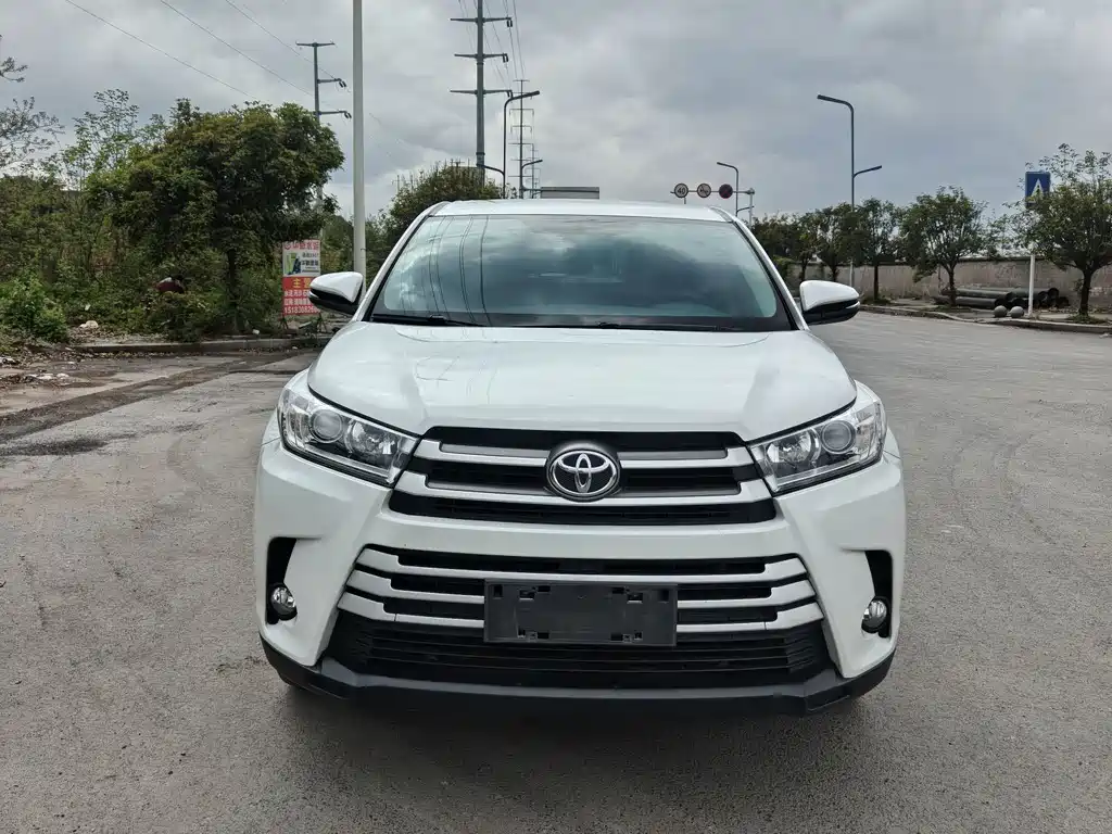 TOYOTA HIGHLANDER