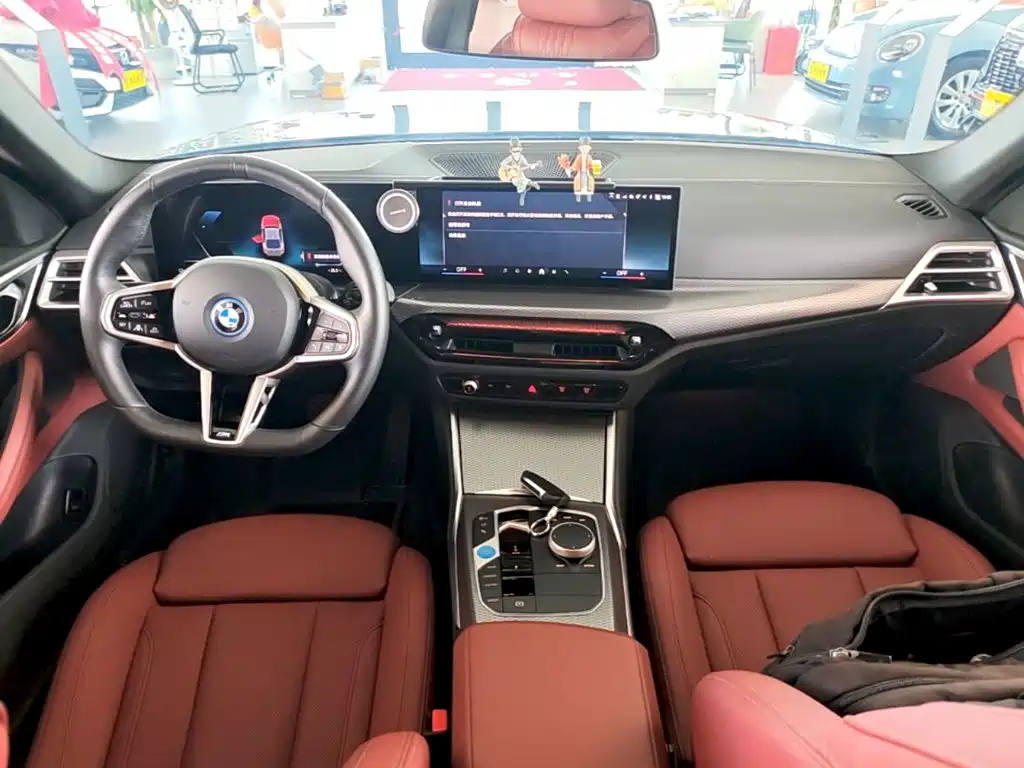 BMW i4 — миниатюра 10