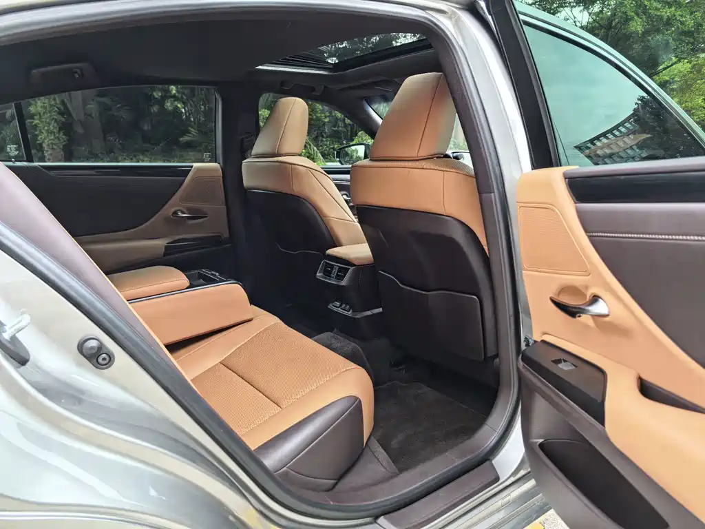 Lexus ES — миниатюра 11