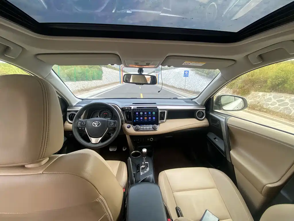 Toyota RAV4 — миниатюра 9