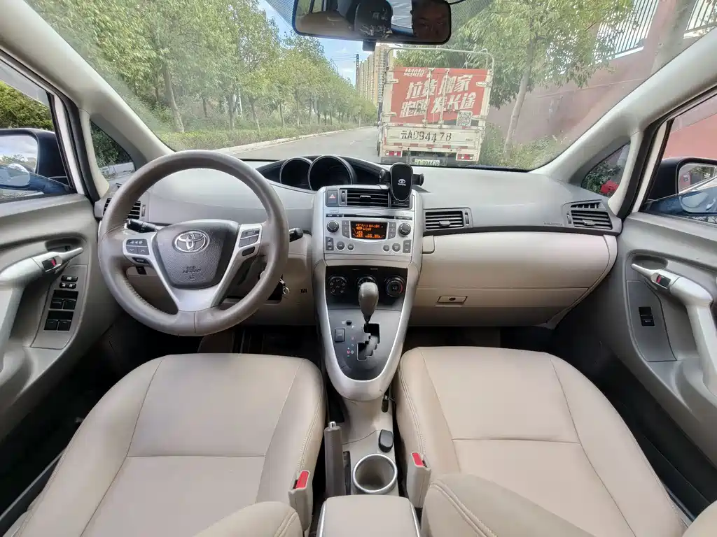 Toyota Verso — миниатюра 11