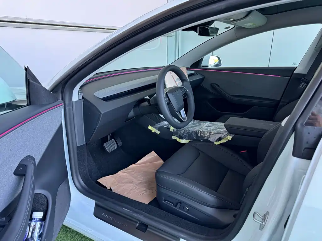 Tesla Model 3 — миниатюра 4