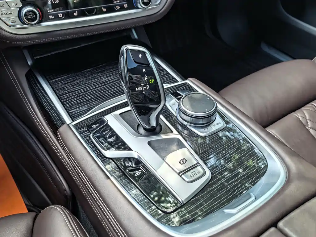 BMW 7 Series — миниатюра 18