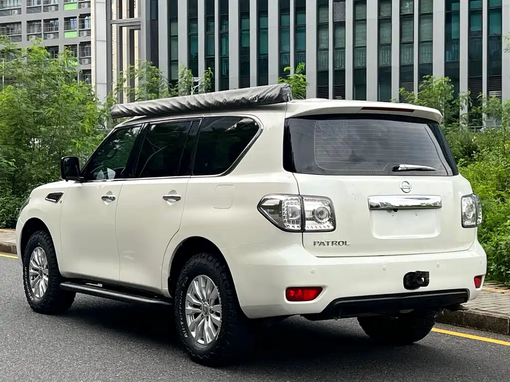 Nissan Patrol — миниатюра 5
