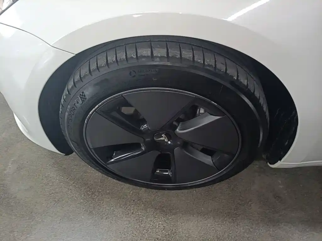 Tesla Model 3 — миниатюра 23