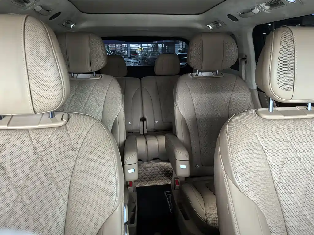 AITO ASK THE WORLD M9